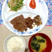 Snapdishの料理写真:牛肉甘辛ソース掛けともやしピーマン炒め| おしゃべり献立さん