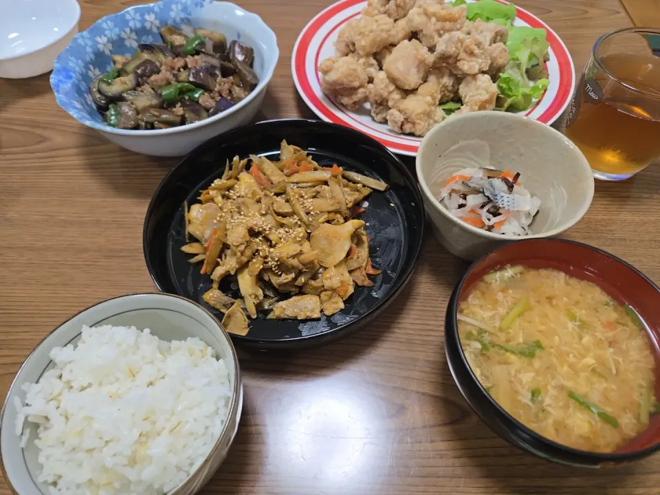 Snapdishの料理写真:ごぼうと豚こま味噌炒め・ナスと挽き肉・塩から揚げ・鮗の酢の物・ご飯・味噌汁🌺|chiyukiさん