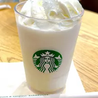 Snapdishの料理写真:マカデミア ホワイトスノーフラペチーノ|ラビさん