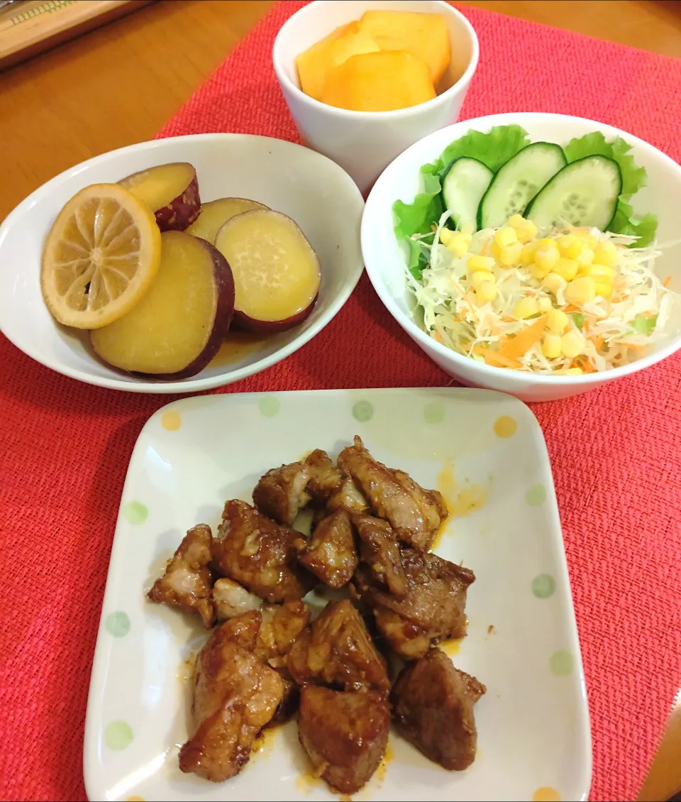 Snapdishの料理写真:☆トンテキ　☆さつまいもレモン煮　☆サラダ　☆柿|chikakoさん