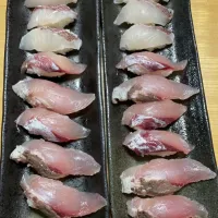 Snapdishの料理写真:メジロとマダイの握り|タマ三郎さん