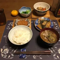 Snapdishの料理写真:ご飯、鯖の竜田揚げ、9種の具材の筑前煮、コロッケ、豚汁、小松菜のお浸し、麦茶、みかん(夕飯)|enarinさん