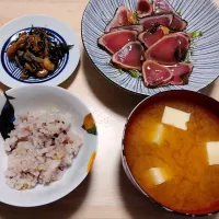 Snapdishの料理写真:2024 1103　柚子塩鰹たたき　ひじき煮　豆腐とわかめのお味噌汁|いもこ。さん