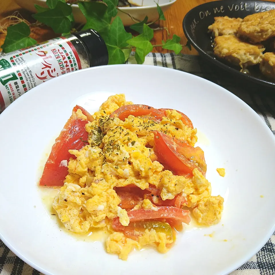 トマトと卵のクレイジーソルト炒め🍅🥚✨|とまと🍅さん