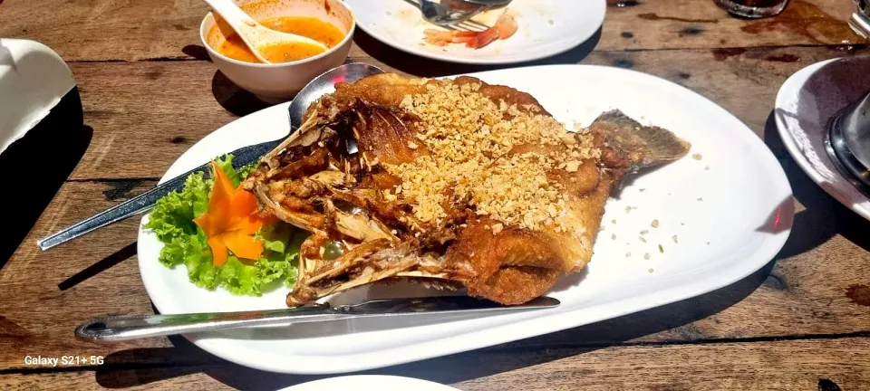 deep fried Sea bass with garlic in Bangkok|rufvalさん