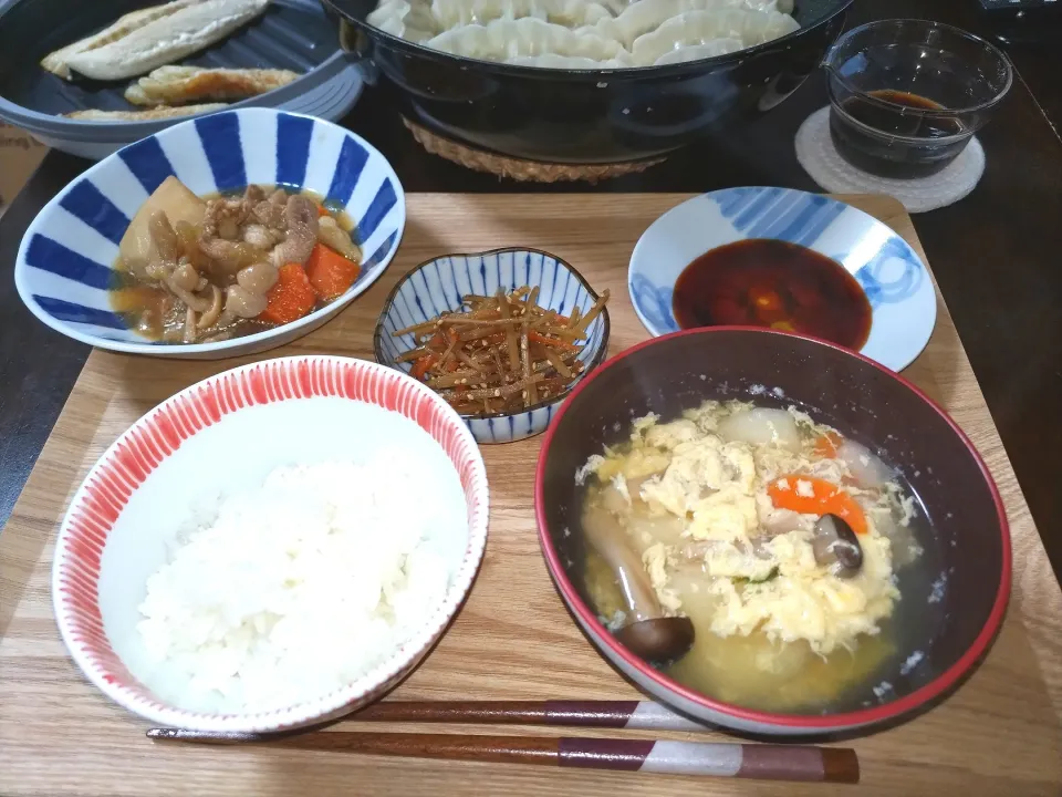 我が家の晩ごはん　青天の霹靂ご飯と卵とじすいとん汁|vege食堂さん