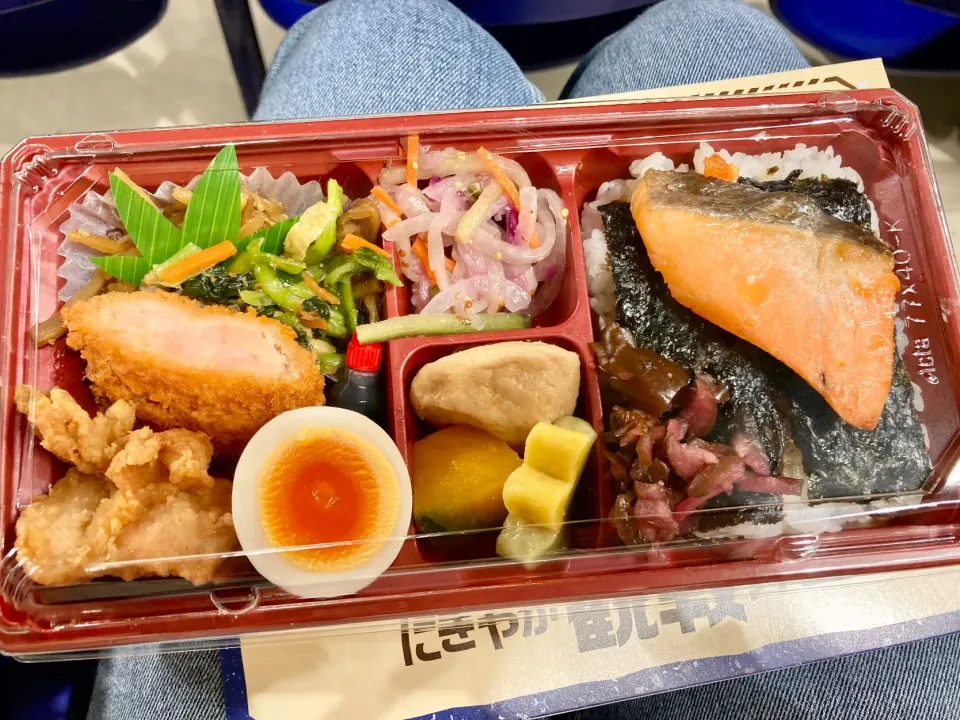 にぎやか観戦弁当🍱|あめふくらさん