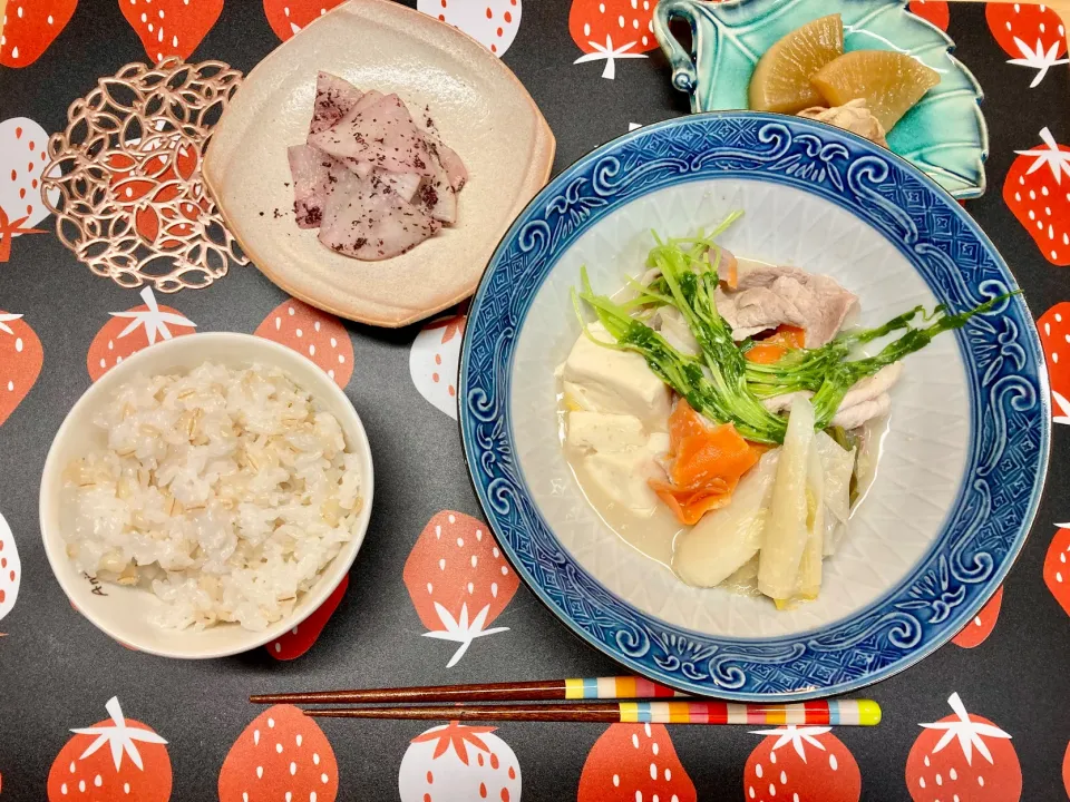 Snapdishの料理写真:豆乳鍋定食|あめふくらさん