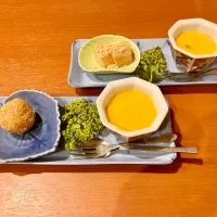 Snapdishの料理写真:かぼちゃプリンと胡麻団子🥢|あめふくらさん