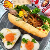 Snapdishの料理写真:🔷焼き蓮根Yummy!🥖カスクートサンドと柚子胡椒悪魔おにぎり🍙🔷|@きなこさん