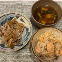 Snapdishの料理写真:シャケの炊き込みご飯・豚こまのスタミナ焼き・豆腐ときのこのすまし汁🍽️|♡さやか♡さん