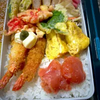 Snapdishの料理写真:お婆ちゃんの手作り弁当🍱