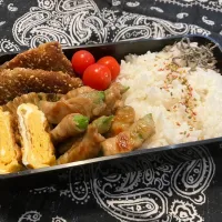 Snapdishの料理写真:2024.11.5 息子弁当　◎スナップえんどう肉巻き　◎秋刀魚のフライ　◎卵焼き| goroさん