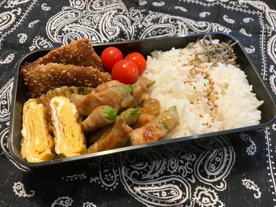 Snapdishの料理写真:2024.11.5 息子弁当　◎スナップえんどう肉巻き　◎秋刀魚のフライ　◎卵焼き|goroさん