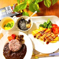 Snapdishの料理写真:ブラックブラックカレーモーニングセット💪^ - ^黒米とブラックカレー&キャベツ豚肉オムレツ🤗幸せ朝ごはんです^ - ^💖|HAMI69さん