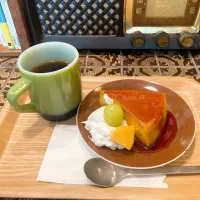 Snapdishの料理写真:かぼちゃプリンとコーヒー|ちゃみこさん