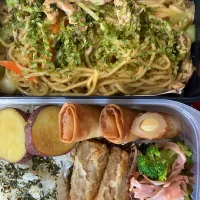 Snapdishの料理写真:焼きそば弁当🍱|あーやーさん