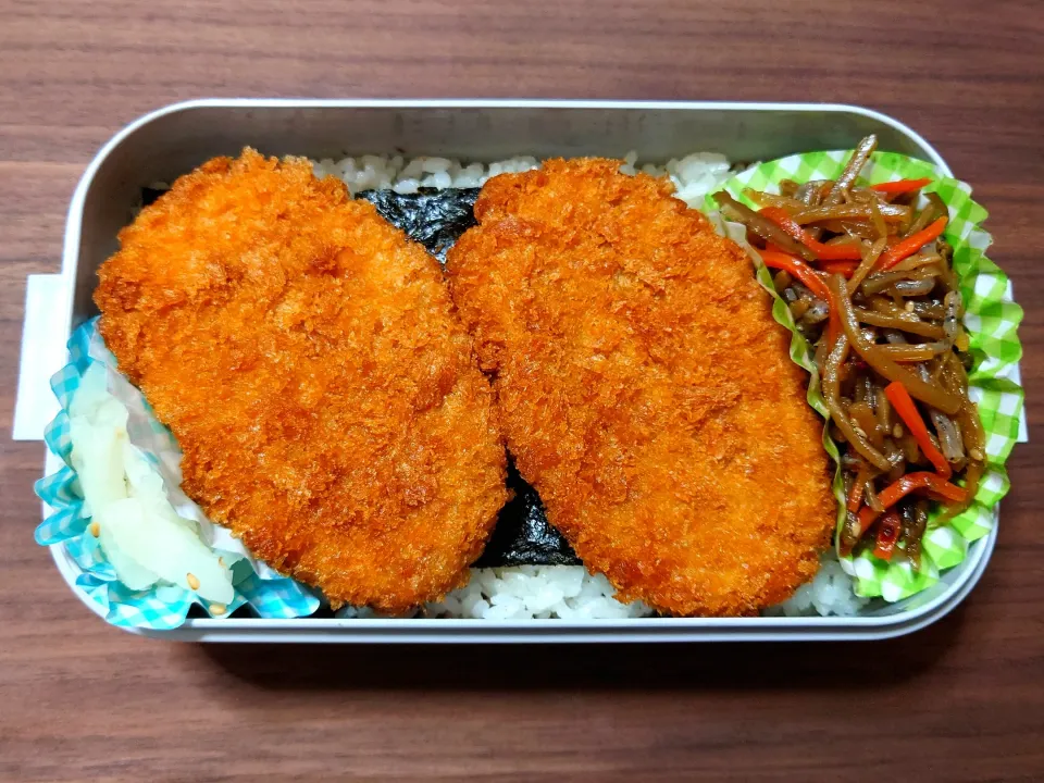 今日の弁当は、コロッケ・のり弁当。

献立は、
・おかか風ごはん、味付けのり
・コロッケ
・きんぴらごぼう
・たくあん（甘口沢庵）|Mars＠釜飯作り研究中さん