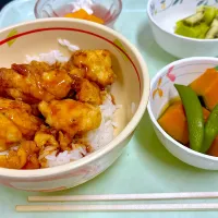 Snapdishの料理写真:11/5のお昼ごはん~初めての社食 鶏天丼~|ゆかｕさん