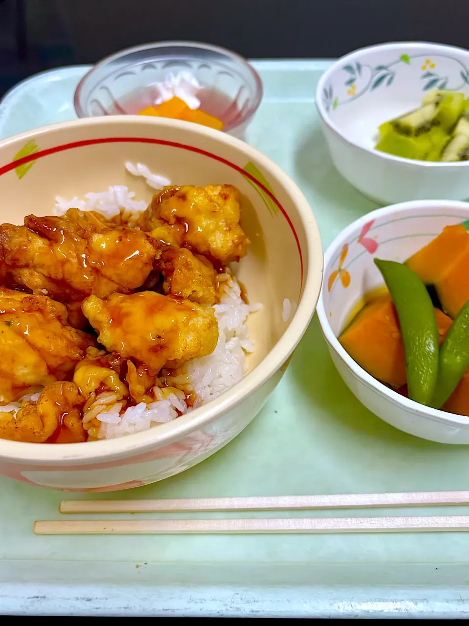 Snapdishの料理写真:11/5のお昼ごはん~初めての社食 鶏天丼~|ゆかｕさん