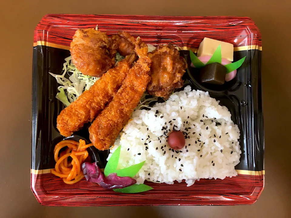 Snapdishの料理写真:BN 海老フライミックス弁当|ばーさんさん