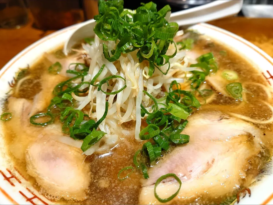 Snapdishの料理写真:【とりあえず11/12頃までの限定】 
渡なべ 
京都風ラーメン (1,100円) 
＋大盛 (100円) 
@高田馬場7分、西早稲田 
24271 (230,013)|大脇さん