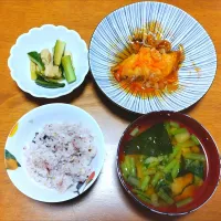 Snapdishの料理写真:2024 0711　秋鮭の甘酢あんかけ　長芋ときゅうりの和え物　小松菜とわかめのお味噌汁|いもこ。さん