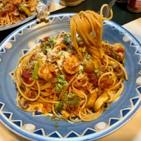 Snapdishの料理写真:海老と🦐ブロッコリー🥦とマッシュ🍄のトマト🍅ソースのパスタ🍝