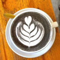 Snapdishの料理写真:black sesame latte|hweeyhさん