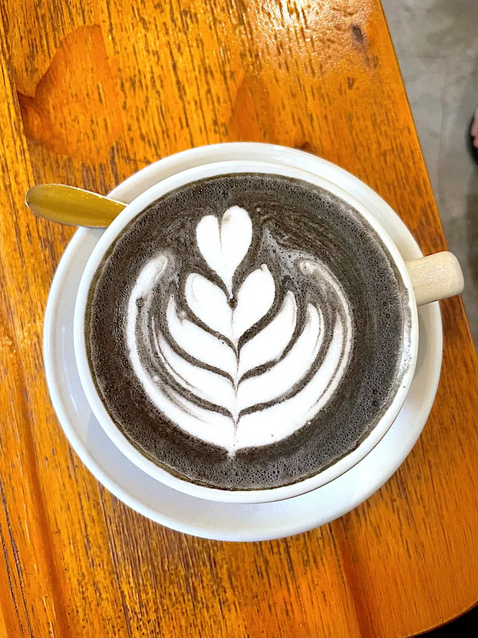 Snapdishの料理写真:black sesame latte|hweeyhさん