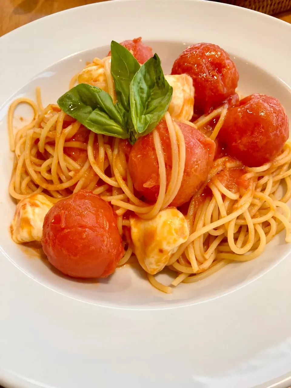 モッツァレラとトマトのパスタ🍅🍝🧀|あめふくらさん