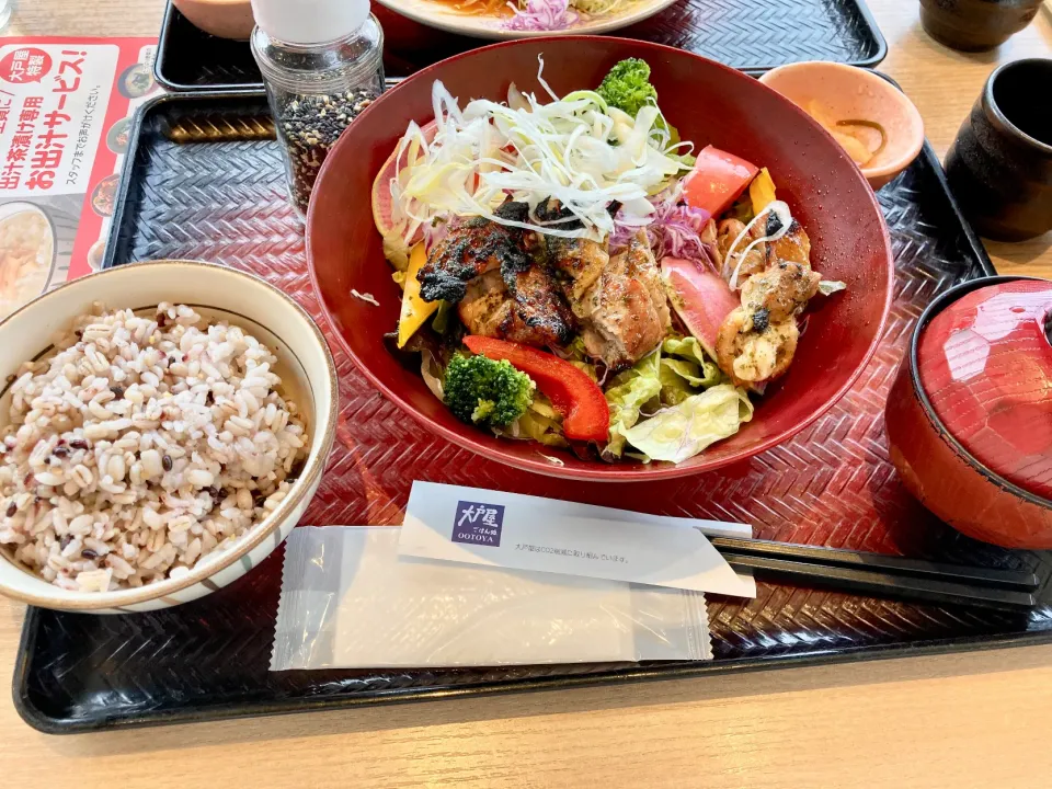 Snapdishの料理写真:チキンサラダボウル🥣🥗定食|あめふくらさん