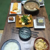 Snapdishの料理写真:里芋のそぼろ煮/厚揚げの中華風炒め/豆もやしのお味噌汁/卵焼き/ぬか漬け|しおりさん