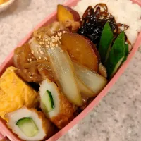 Snapdishの料理写真:豚とさつま芋の甘辛煮弁当|ようちゃんさん