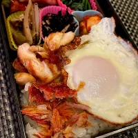 Snapdishの料理写真:おっさん弁当　ほうれん草　🧄　ひじき　ゴボウ煮　アスパラべー　目玉焼き🍳　照り焼き🐔　ホッケ🐟|ひげおやじさん