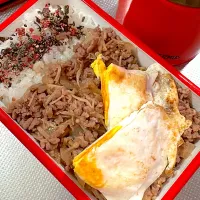 Snapdishの料理写真:えのきの甘辛そぼろ弁当|ぽんさん