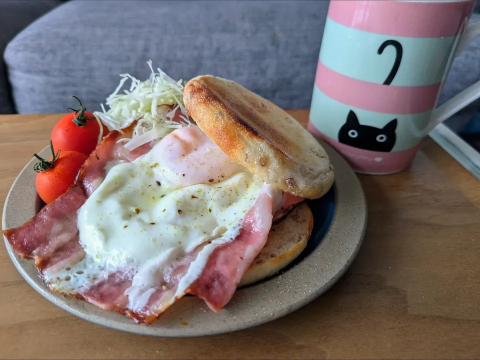 ベーコンエッグ朝ごはん|しあるさん