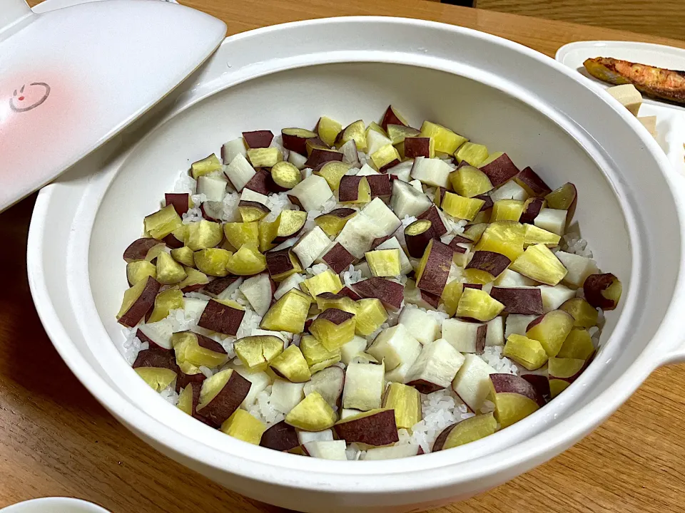 Snapdishの料理写真:＊土鍋でさつまいもごはん🍠＊|＊抹茶＊さん