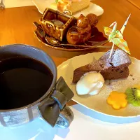 Snapdishの料理写真:太宰府の連歌屋珈琲で開運ランチ♡食後のデザートとハンドドリップの珈琲|さくたえさん