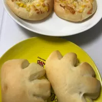 Snapdishの料理写真:クリームパンとピザパン|ゆきぽよ婆さん