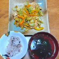 Snapdishの料理写真:2024 0708　豚肉と野菜のスタミナ炒め　もずくスープ|いもこ。さん