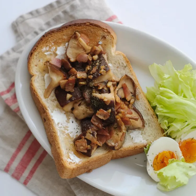 ガーリック香る生椎茸のバターしょうゆトースト|ohanaさん