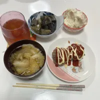 Snapdishの料理写真:作り置きと総菜と作り足して晩御飯☆ハンバーグ☆揚げ茄子の煮浸し☆ポテトサラダ☆中華スープ（水餃子・白菜）|Saharaさん