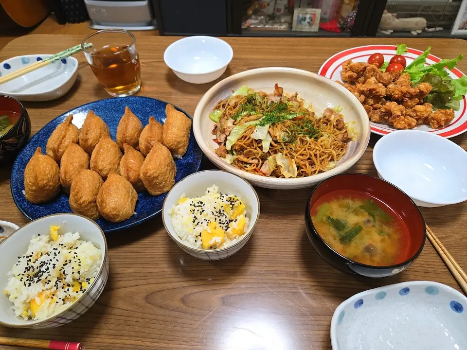 Snapdishの料理写真:焼きそば・いなり・軟骨の唐揚げ・さつまいもご飯・味噌汁🌺|chiyukiさん