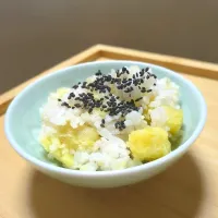 Snapdishの料理写真:さつまいもごはん🍠🍚