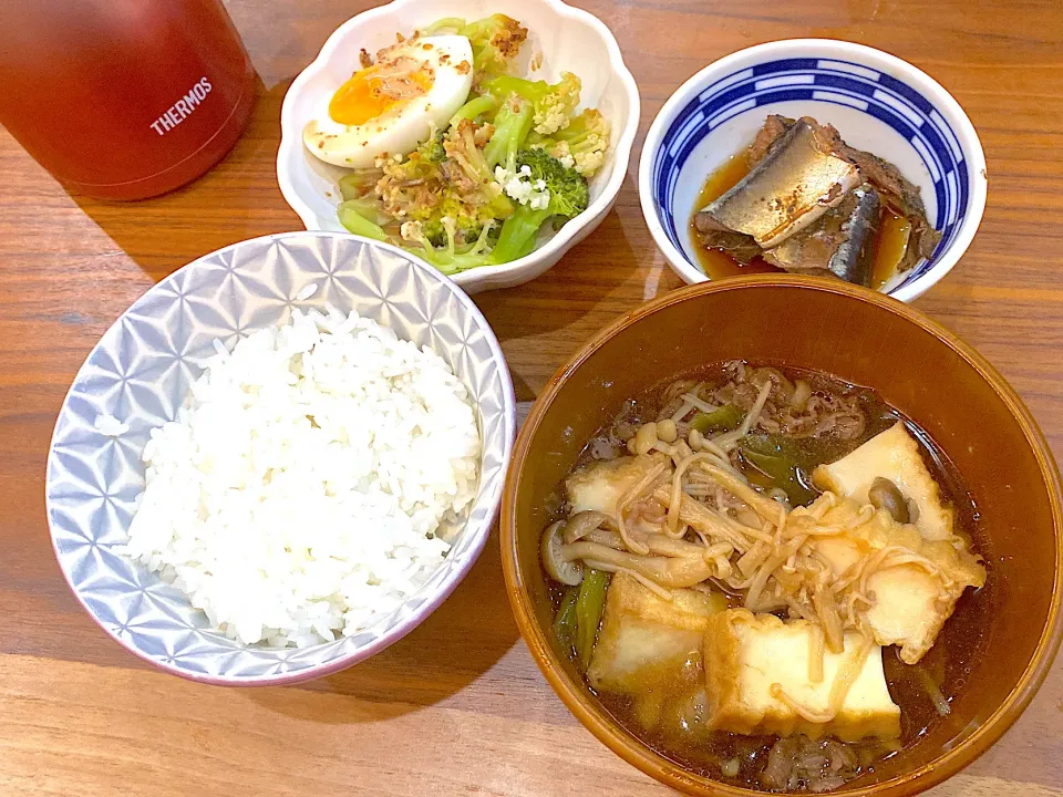 米澤牛で肉どうふ。サラダ。秋刀魚の甘露煮の夜ご飯|りえはるさん