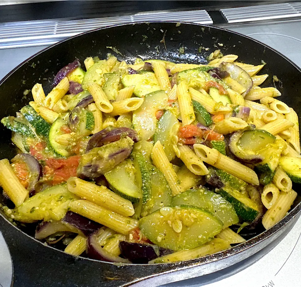 Zucchini & wild garlic pasta sauce|yeni kartikasariさん