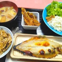 Snapdishの料理写真:酒粕芋汁　そうめんサラダ　カレイ　さんまの炊き込みご飯　甘辛きんぴら| さゆさん