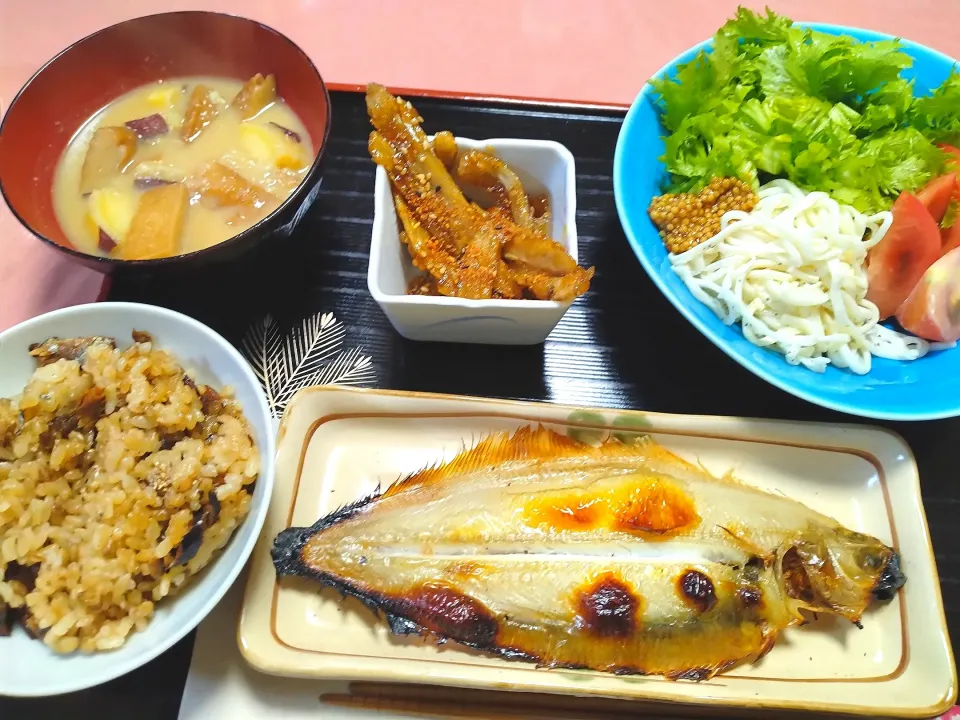 Snapdishの料理写真:酒粕芋汁　そうめんサラダ　カレイ　さんまの炊き込みご飯　甘辛きんぴら|さゆさん