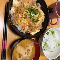 Snapdishの料理写真:昨日の晩御飯は豚キムチ卵とじ丼✨|モモ&ハーブmama🐰🐹🐢🐠❤️さん